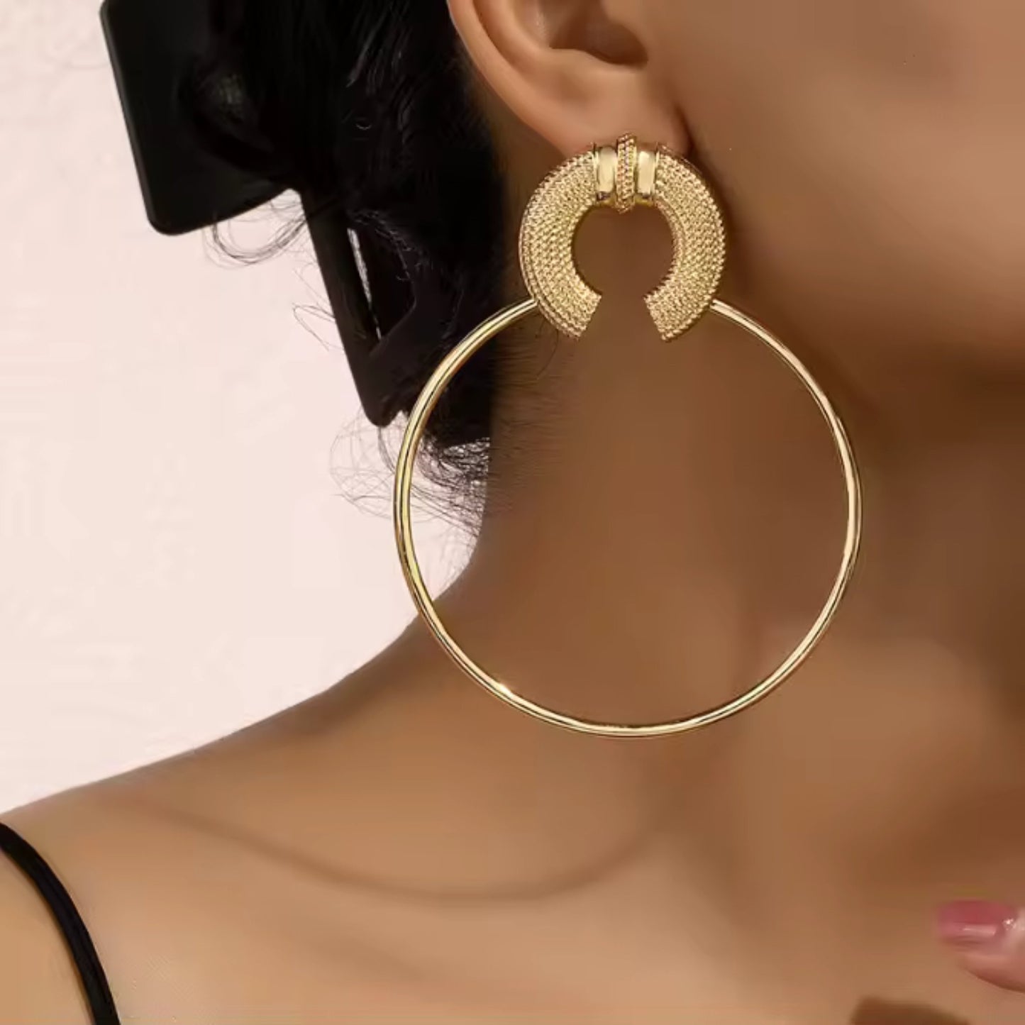 Boho Chic Gold Hoop Earrings with textured horseshoe design and 18K gold-plated finish, perfect for bohemian style.