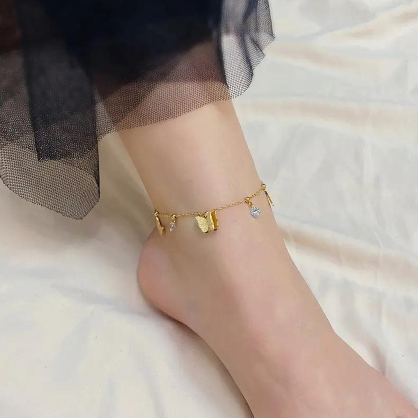 Butterfly Dreams Anklet featuring an adjustable 21 cm + 5 cm chain for a perfect and comfortable fit.