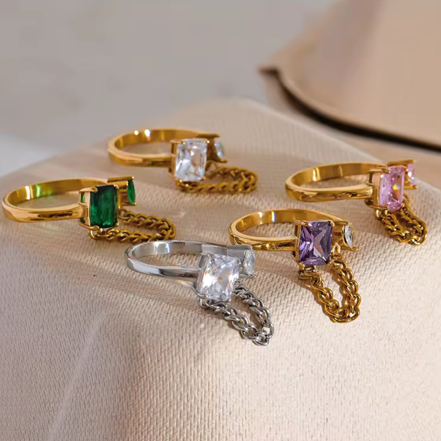 Double Gem Chain Link Ring with square-cut and round-cut zircon stones in gold-plated stainless steel.