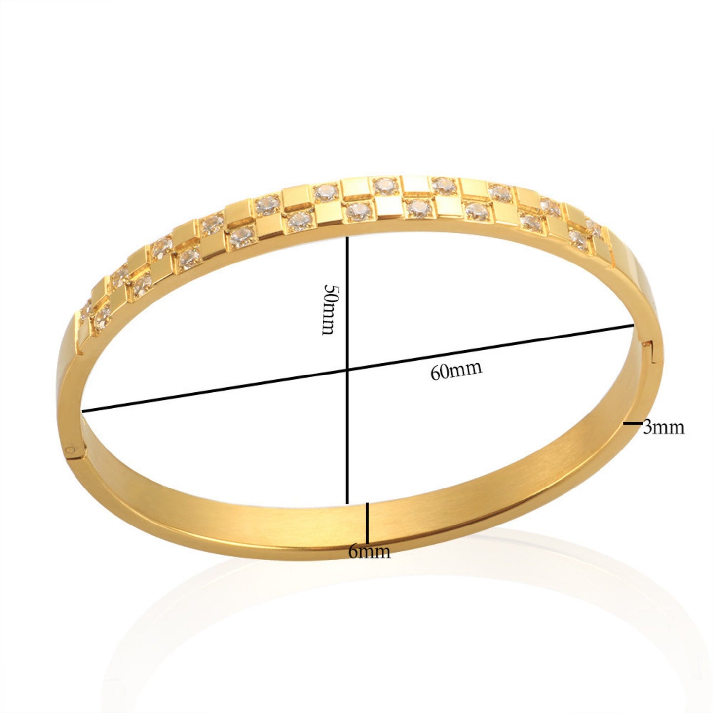 Details photo Close-up of a gold-plated stainless steel cuff bracelet with a checkered pattern of cubic zirconia stones, displayed on a white background.