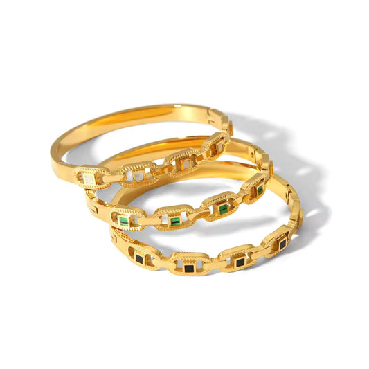 Classic Chain-Link Gold Bangle crafted from 18K gold-plated stainless steel, featuring a modern chain-link design.