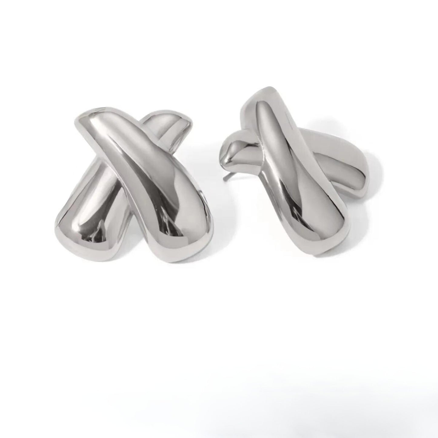 Close-up of the high-polished Crossed Elegance Earring in Silver, showcasing its fluid and modern design.