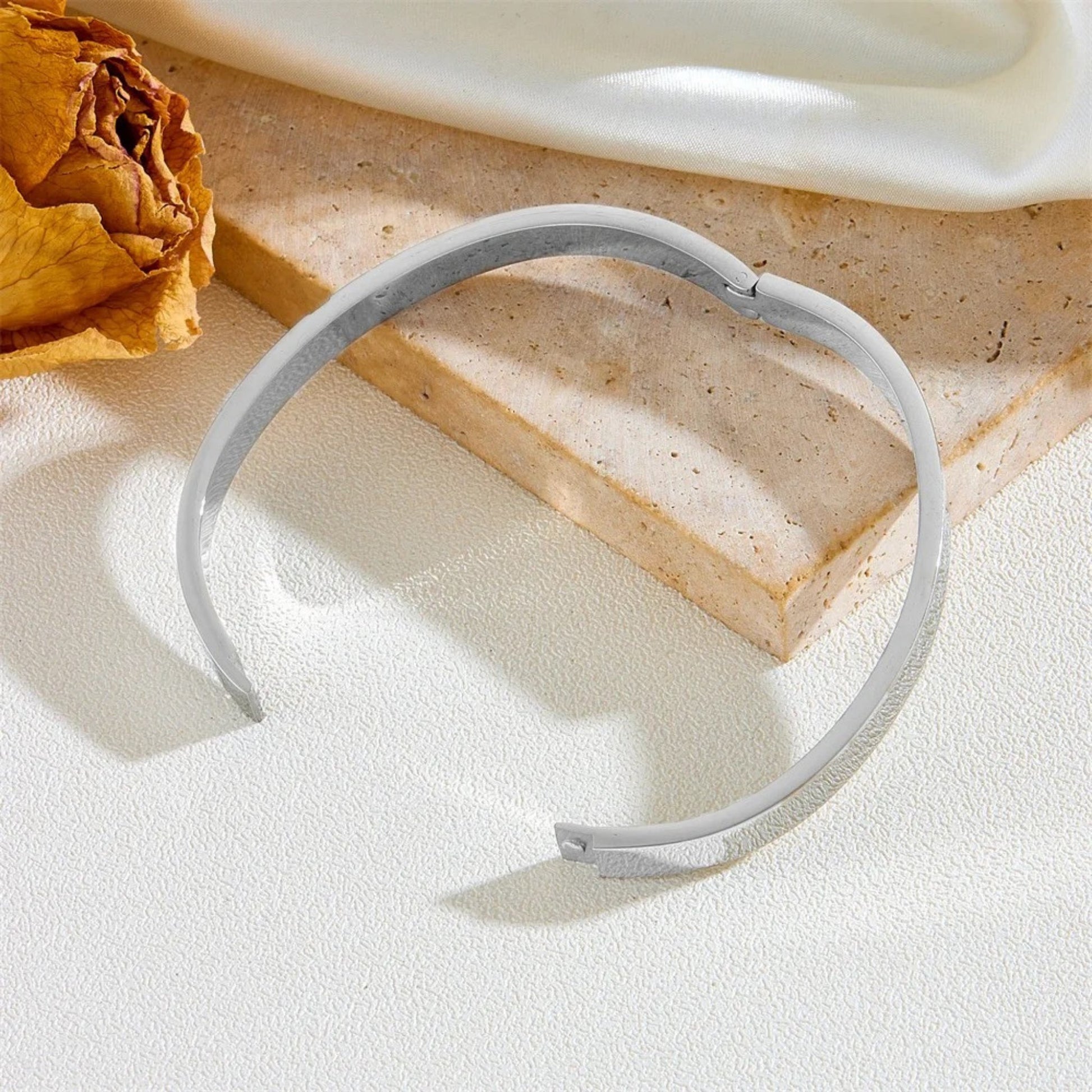 Side view of the Elegance in Pearl Cuff Bracelet, highlighting its 60 mm diameter and sleek design.