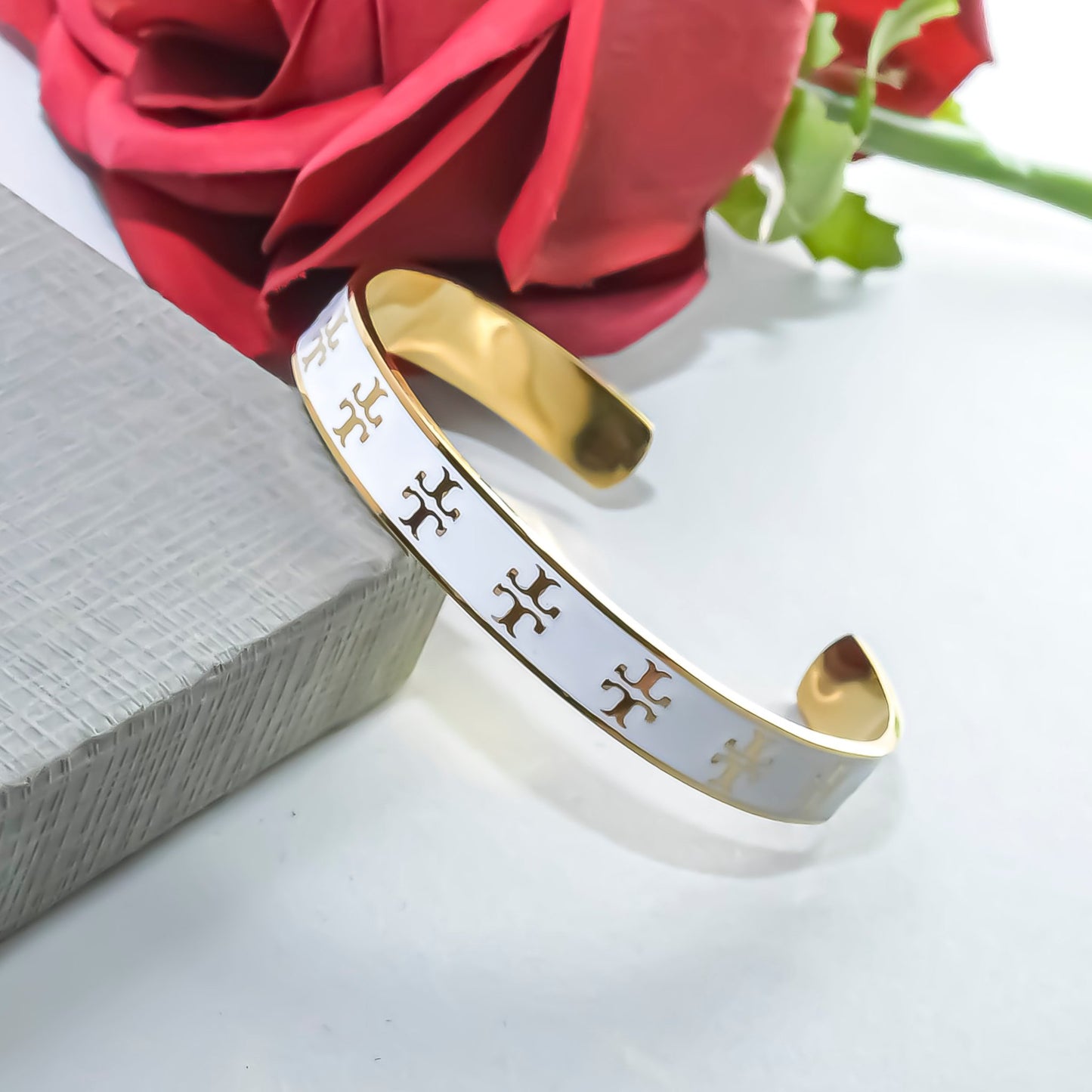 Side angle of the bracelet highlighting the contrast between the white enamel and gold-plated finish.