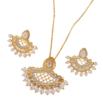 Elegant Fan-Shaped Pearl Necklace and Earring Set