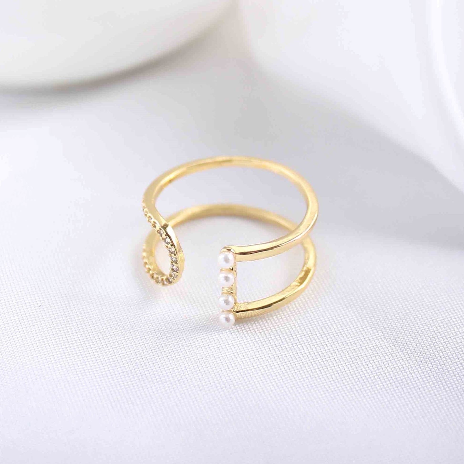 Close-up of the 18K gold-plated ring with three small pearls, showcasing its sleek and elegant design.