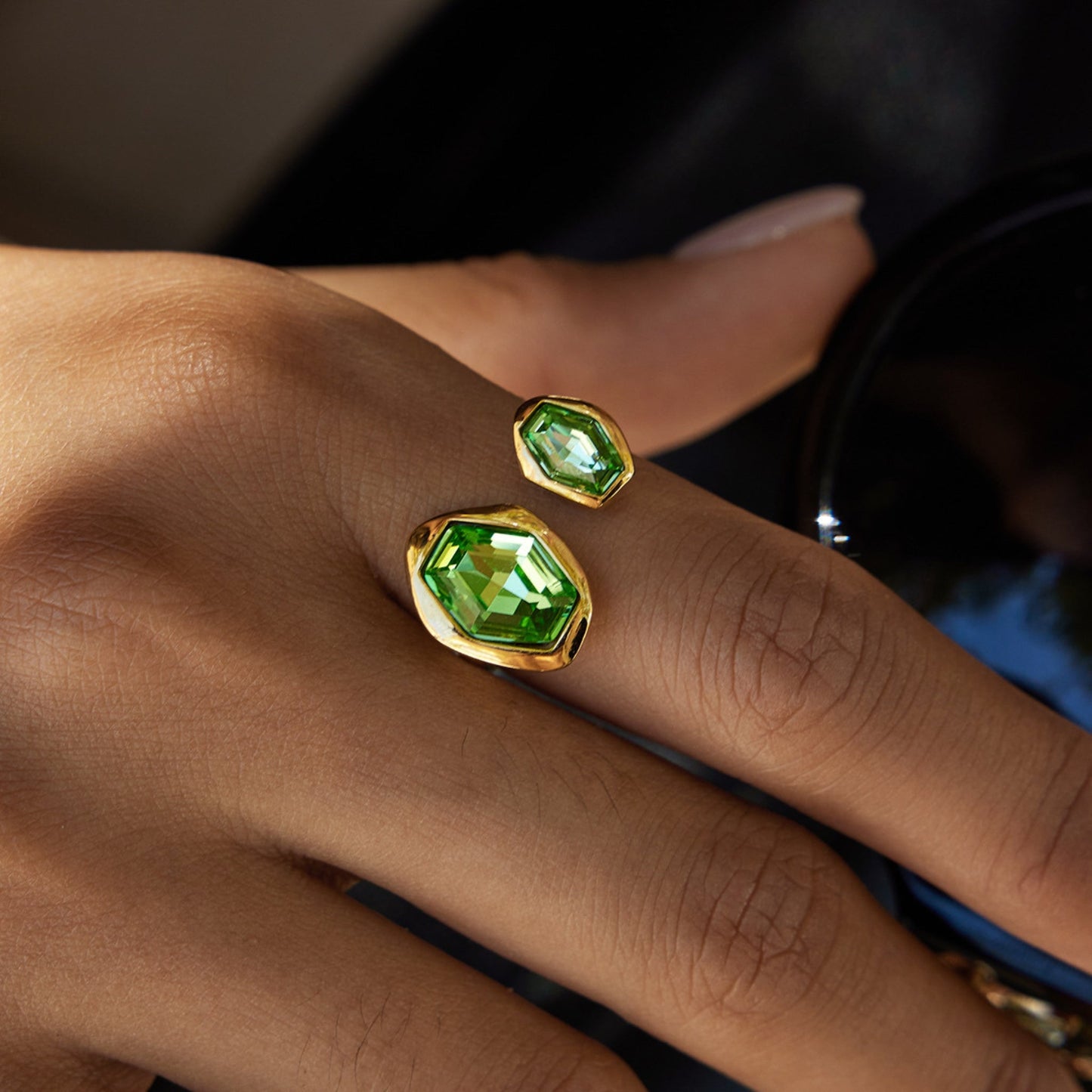 Emerald Glow Ring – 18K Gold Stainless Steel