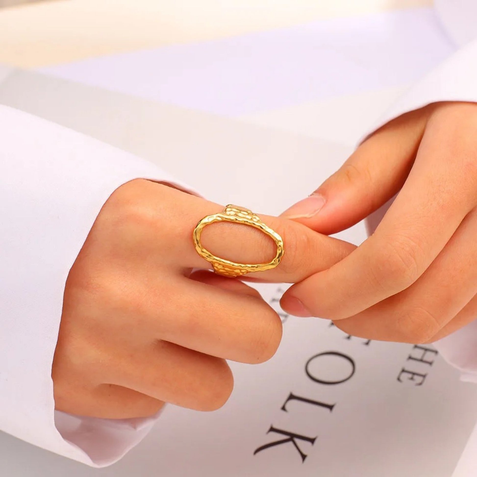 Hammered Elegance Oval Open Ring