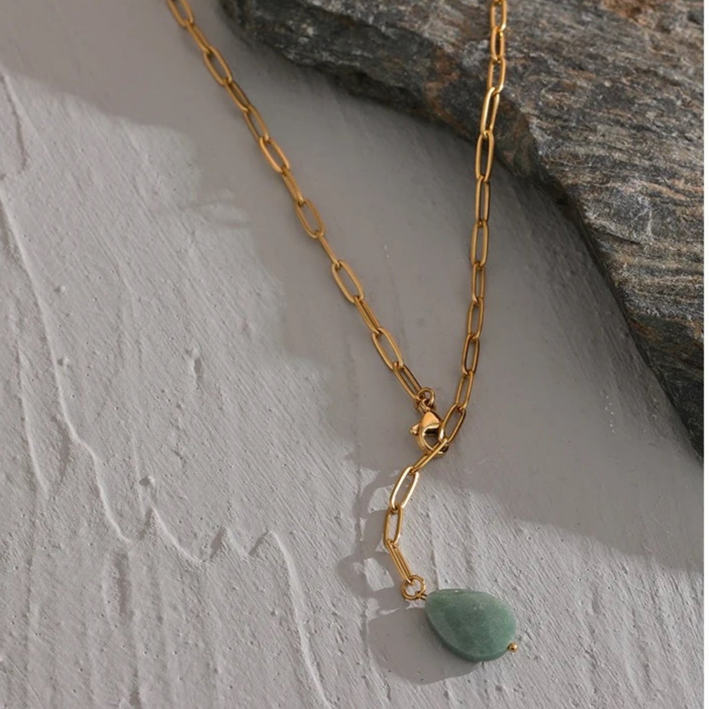 Minimalist Agate Pendant Necklace
