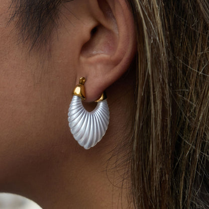 Twist Harmony Pearl Earrings – Gold Plated Stainless Steel